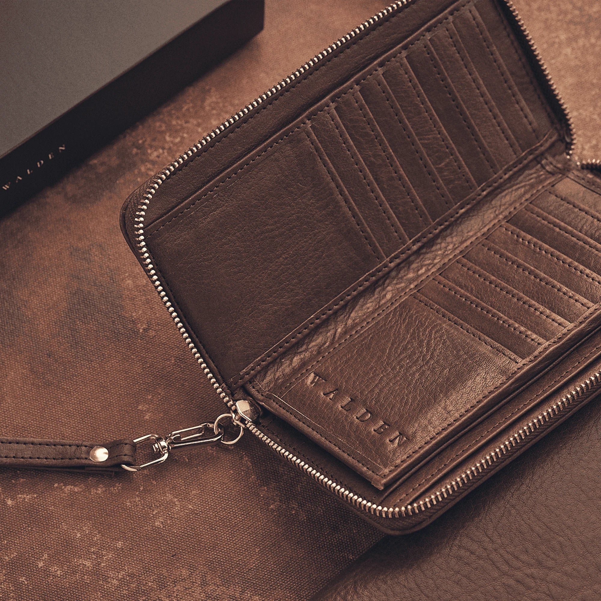 Walden® Billetera Large de Cuero Genuino · Moca #color_moca