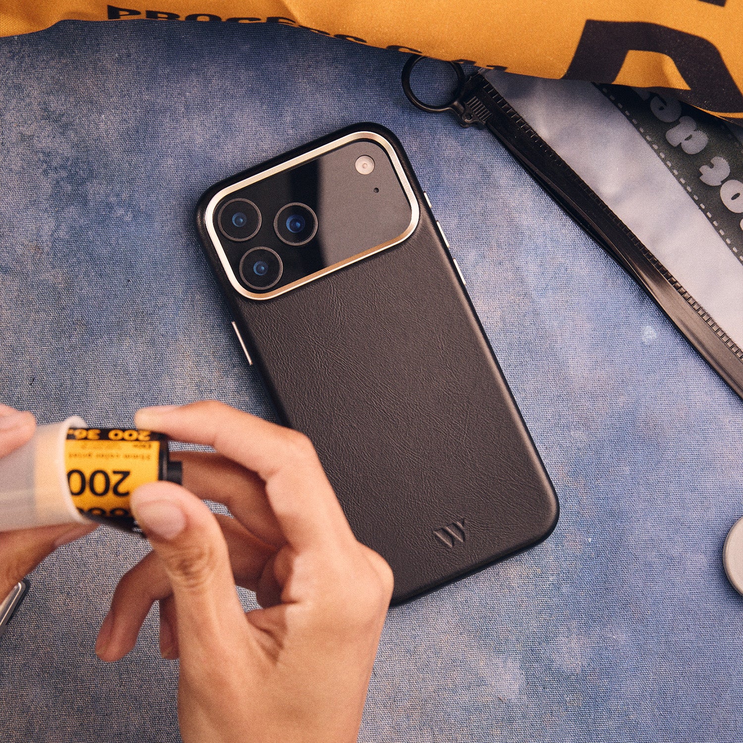 Walden® Funda de Cuero Genuino para iPhone · Bosco #color_bosco (silver)