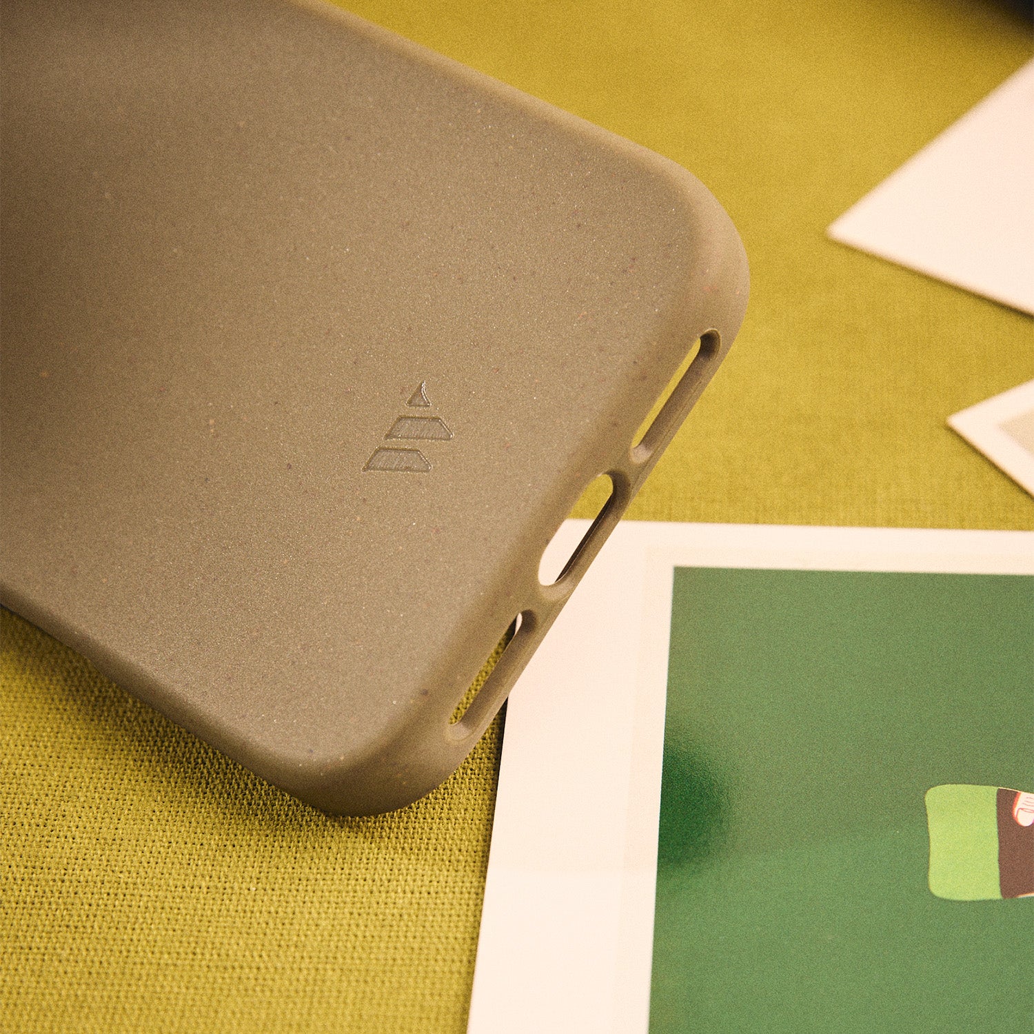 Walden® Funda Biodegradable para iPhone · Olive #color_olive