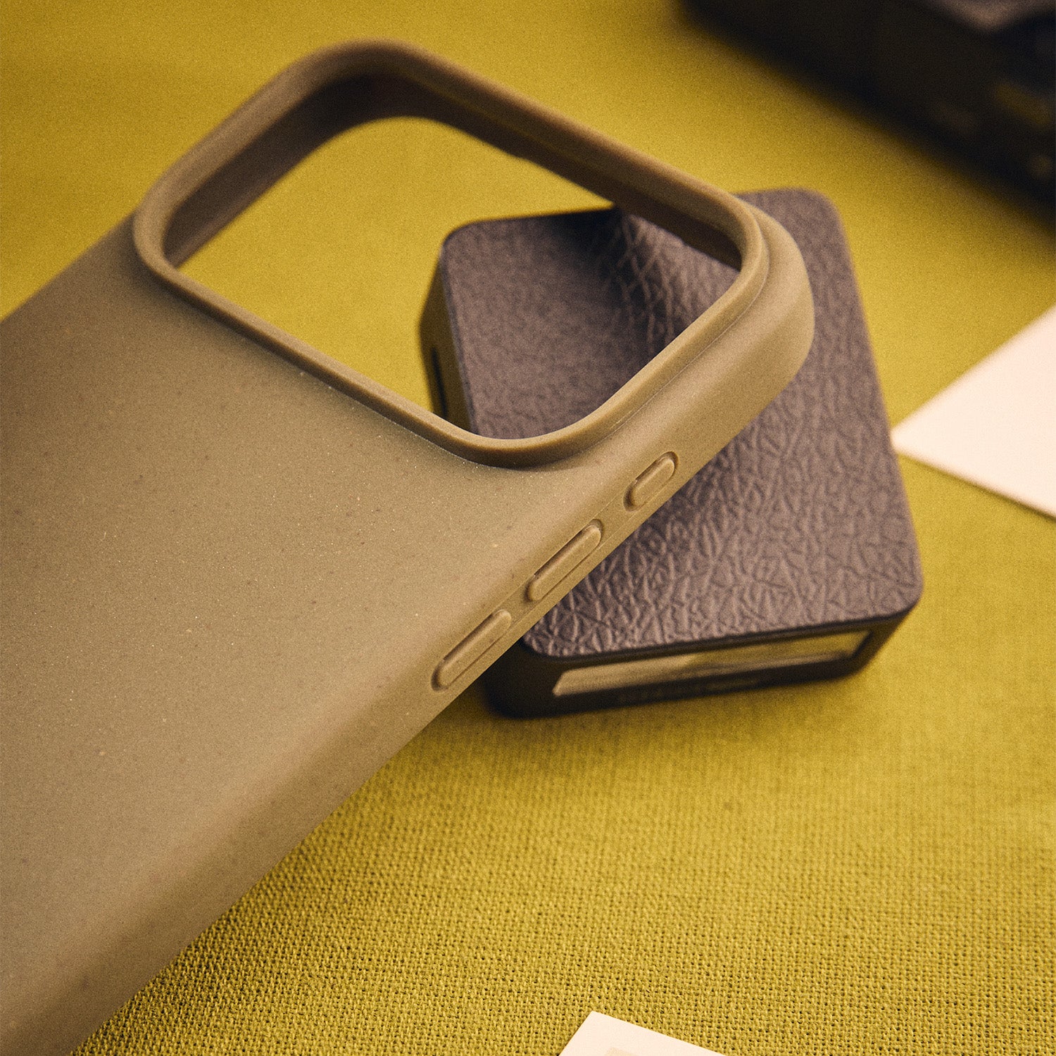 Walden® Funda Biodegradable para iPhone · Olive #color_olive
