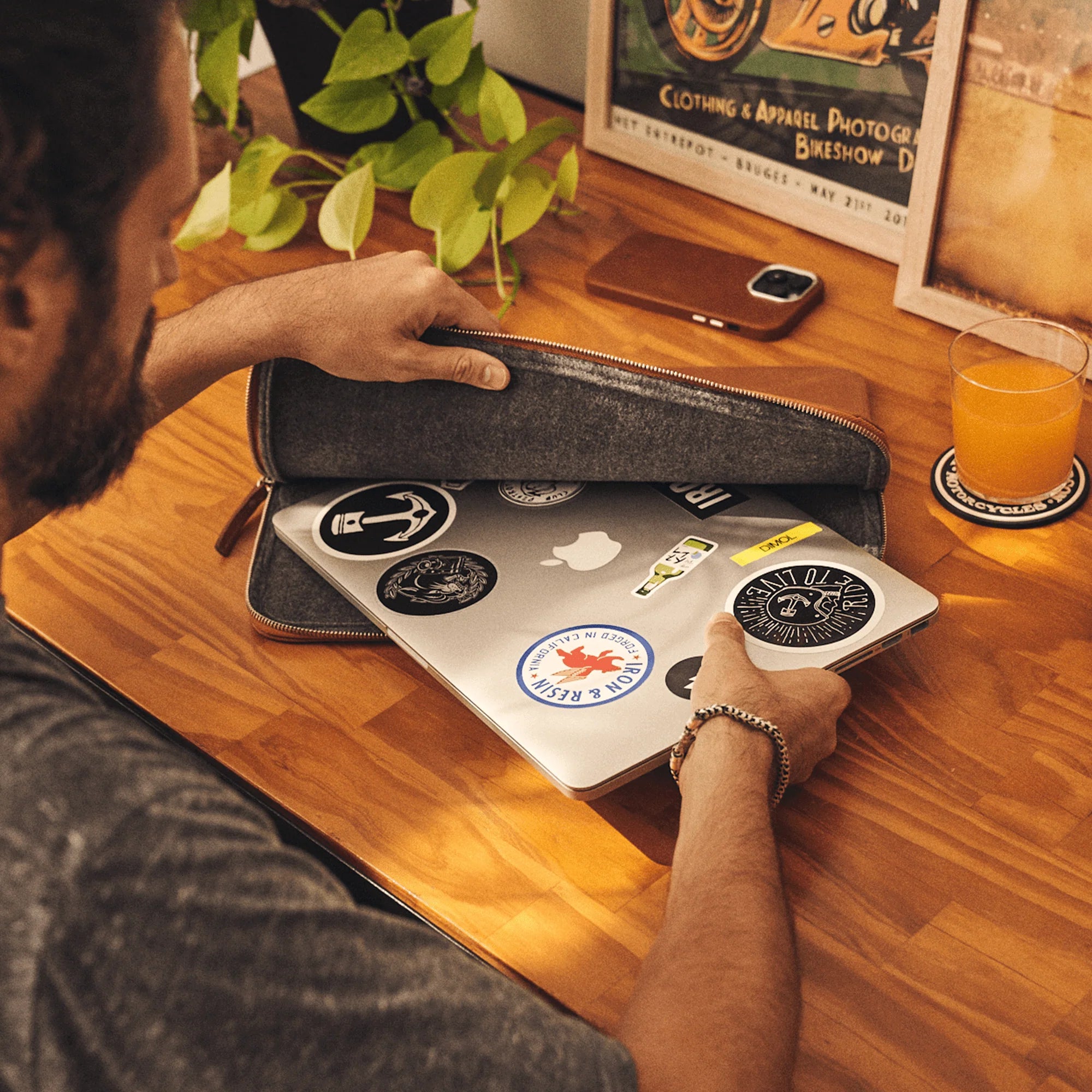 Walden® Funda para Apple Macbook de Cuero Genuino · Terra #color_terra